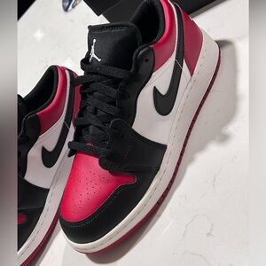 NIKE Jordan 1 Low (GS) Size 6Y